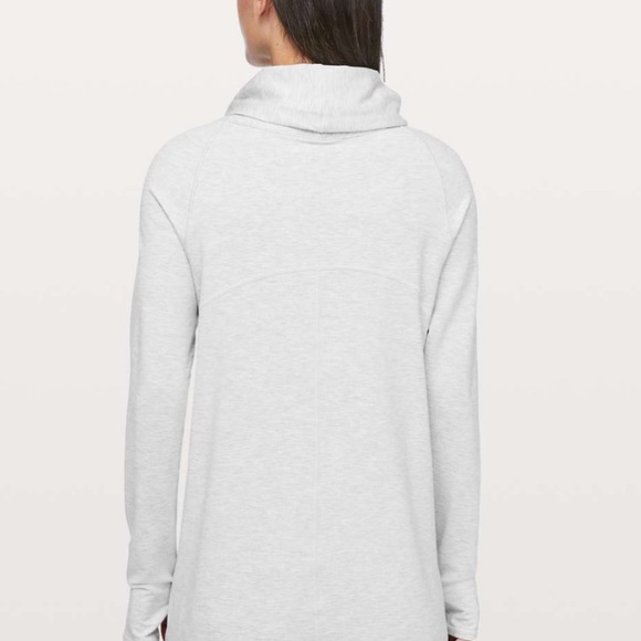 Lululemon Coast Easy Wrap. Size 8 - Picture 3 of 10